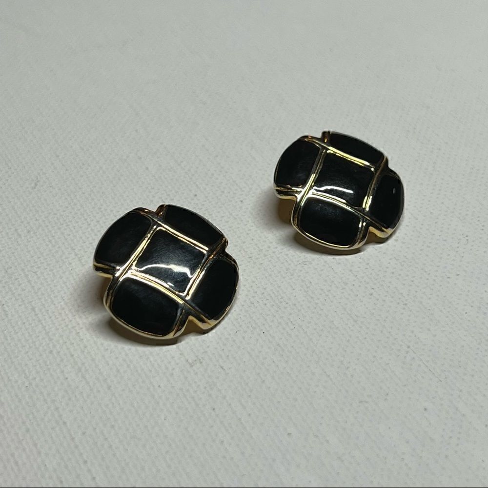 Earrings – Vintage 1980s Black Enamel & Gold-Tone Poppy Clip-Ons